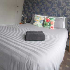 Standard Zimmer mit Kingsize-Bett
